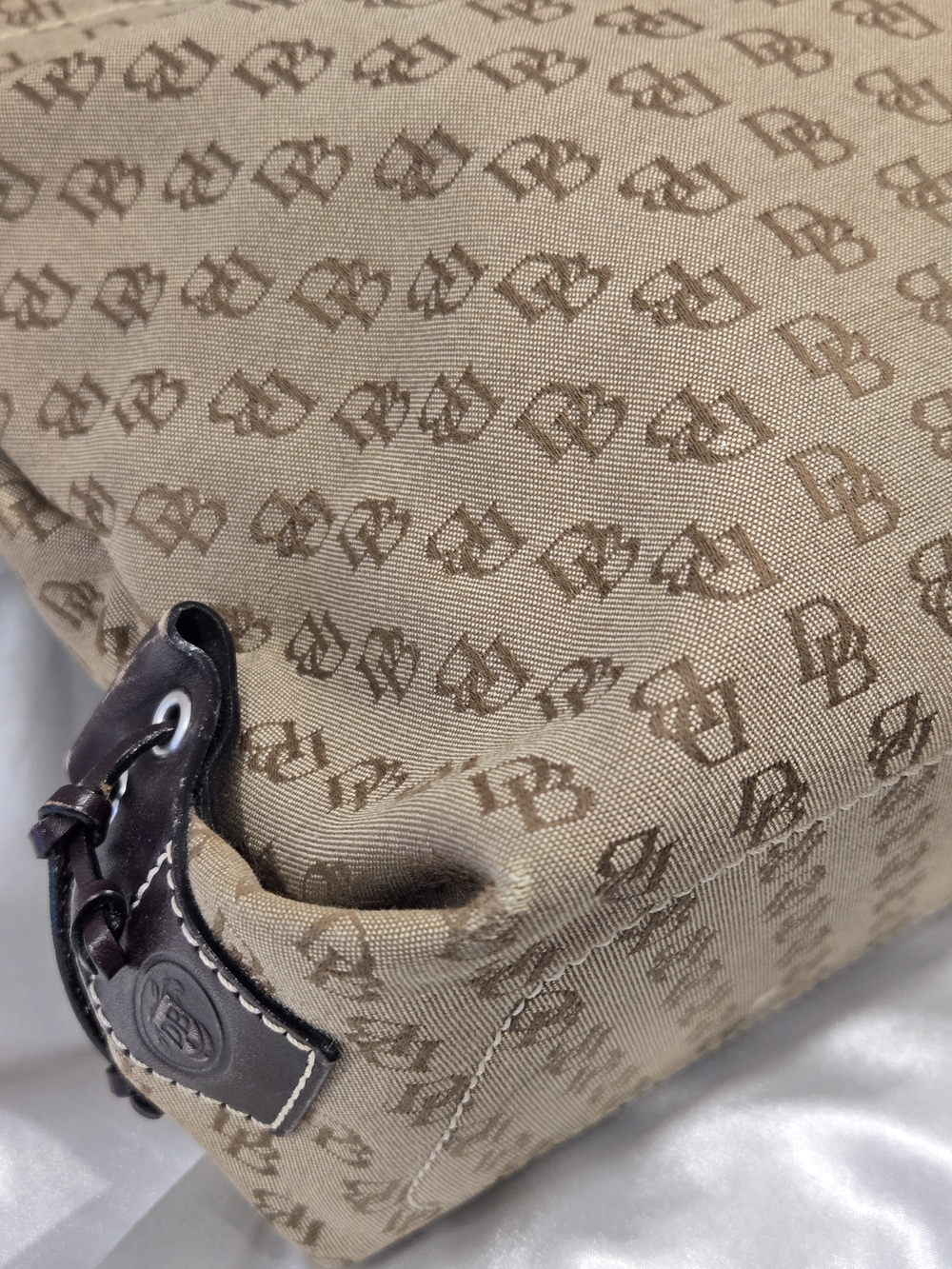 Dooney & Bourke Large Beige Monogram Shoulder Bag with Dark Brown Leather Trim - Picture 7 of 15
